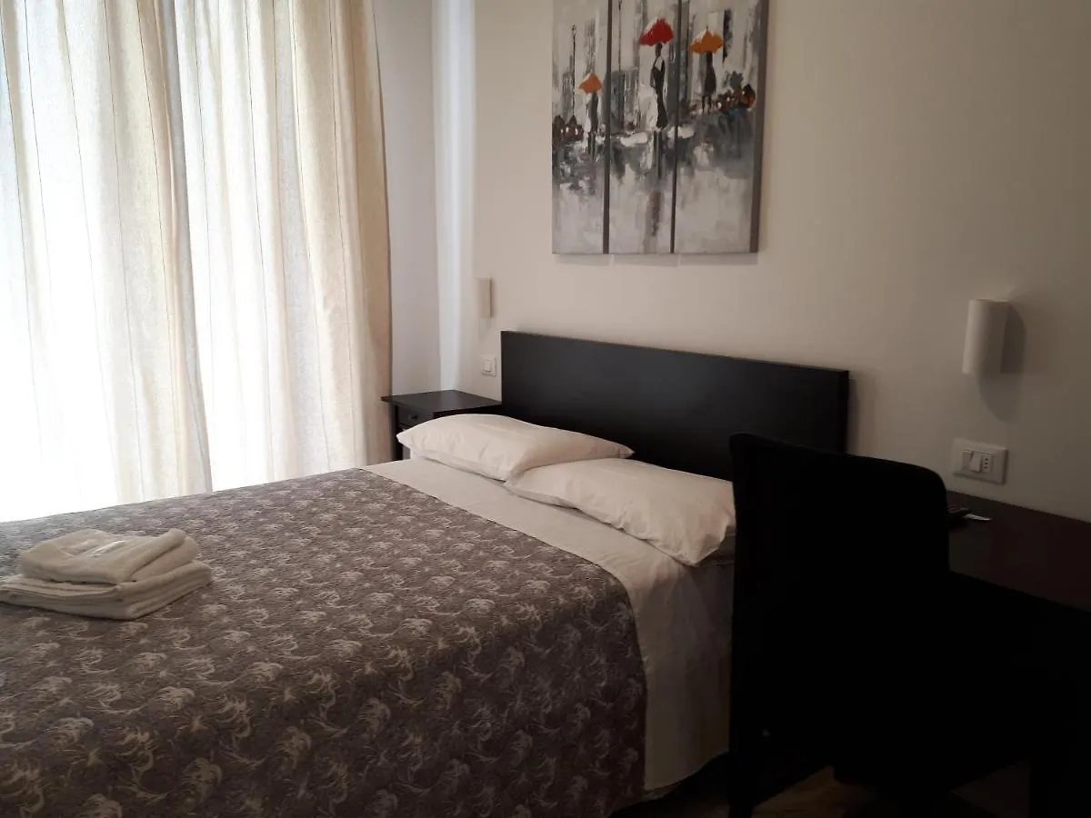 Pensión SoleLuna Fiera 6 Rooms Bolonia Italia