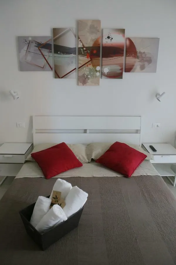 SoleLuna Fiera 6 Rooms Bolonia