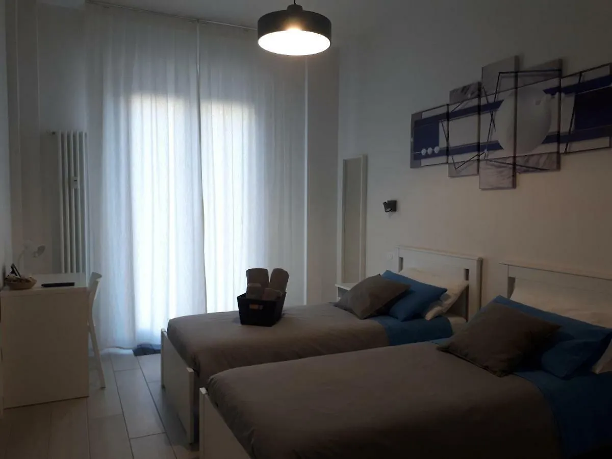 Soleluna Fiera 6 Rooms Bolonya İtalya